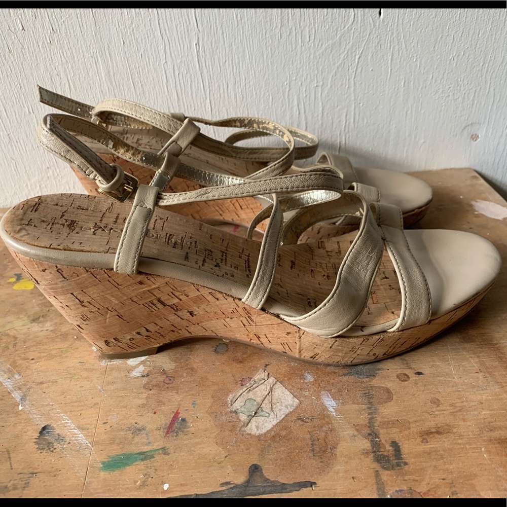 Strappy women’s wedge heel sandal, size 10